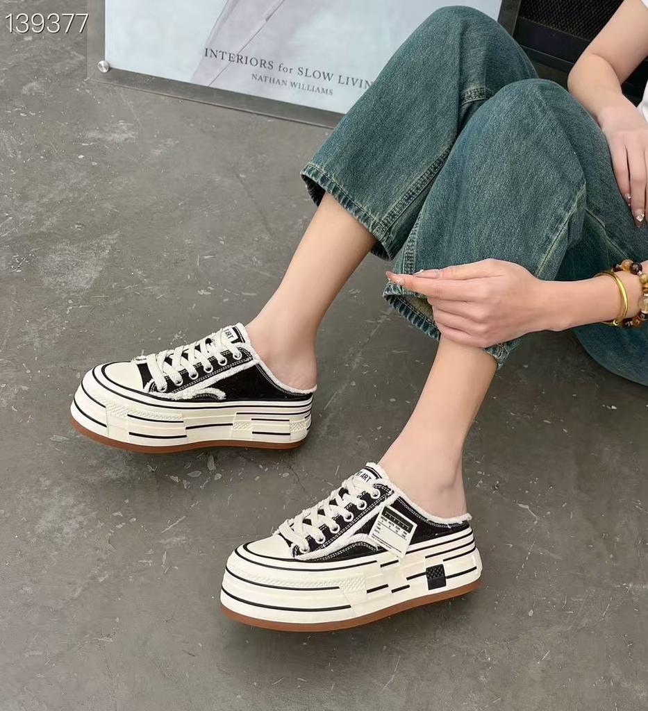Classic versatile small canvas shoes for women's 2025 spring new versatile comfortable lace-up thick-soled super fire little white shoes
