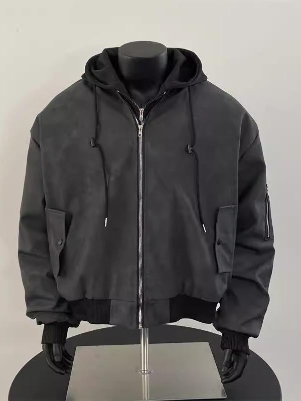 Stilvolle Herren-Kapuzenjacke aus gewaschenem PU-Leder - Robust, Fake-Zweiteiler-Silhouette, Maillard-Farbe.
