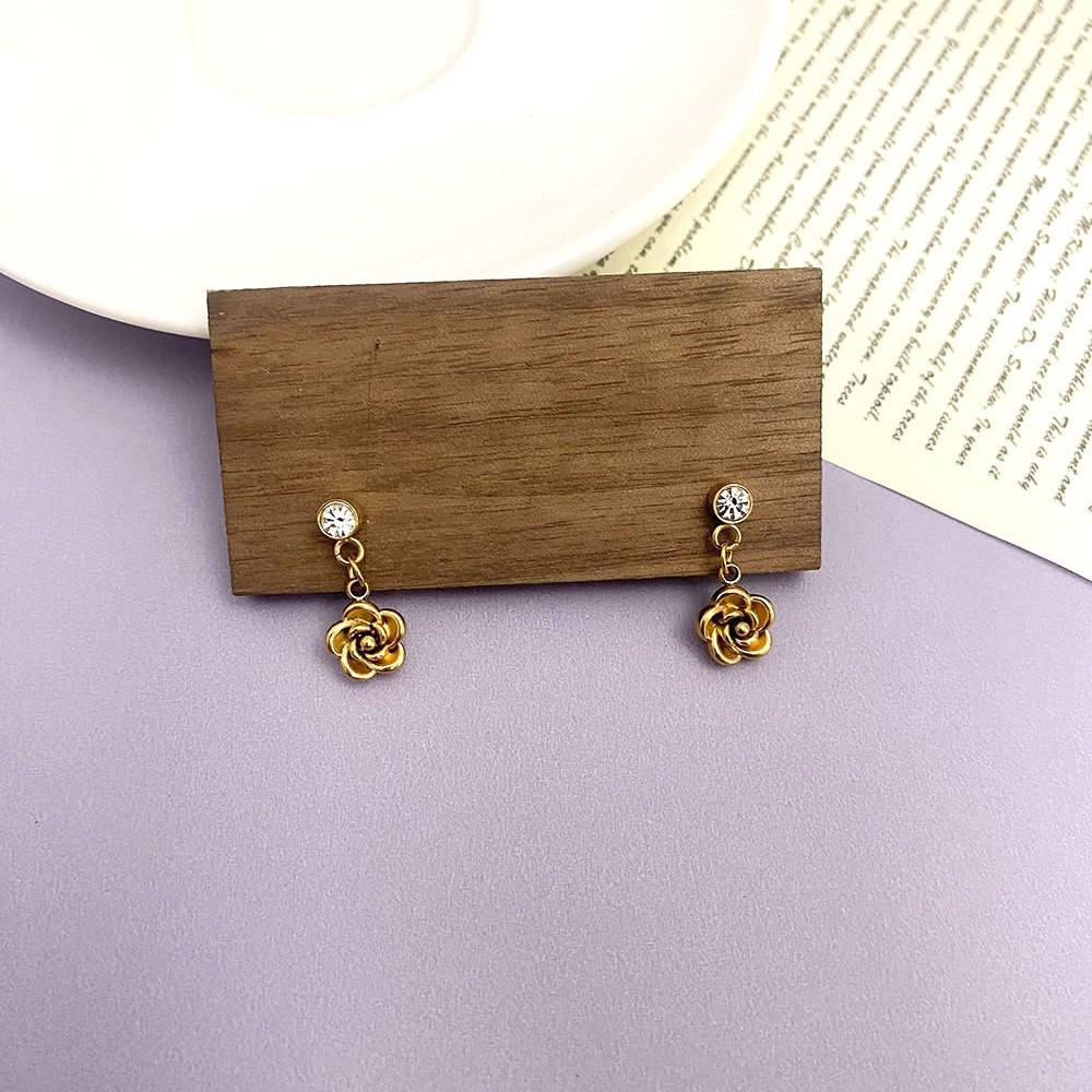 Retro Floral Diamond Petal Earrings - Versatile, Fashionable, Colorfast Titanium Steel золотой