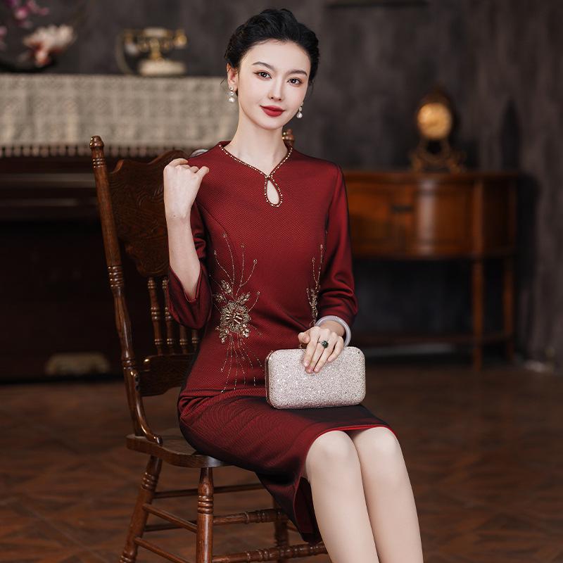 Elegant Wine Red Bodycon Dress with Water Drop Neck for Mother-in-law At Wedding Banquet