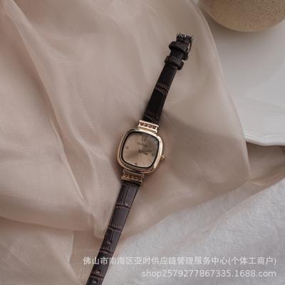 Medieval Style Watch Women'S French Light Luxury Niche Black Gold Sugar Cube Retro Small Brown Watch Decorative Women'S Watch