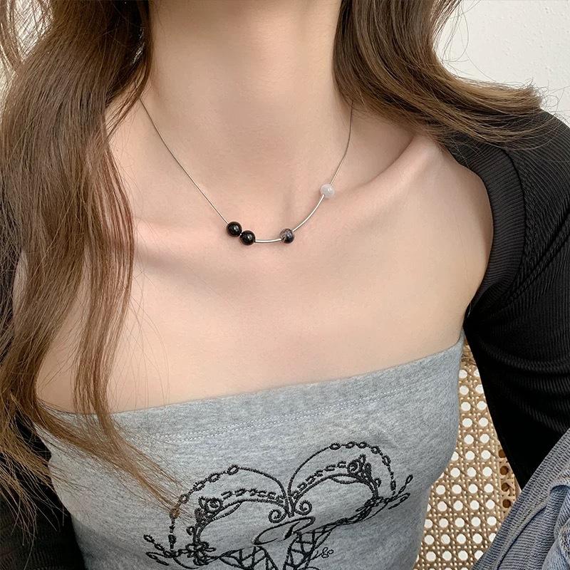 Female Minimalist Cool Style Niche Necklace