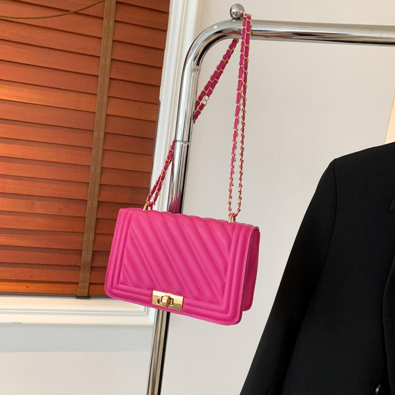 

Модная и простая темпераментная сумка-кроссбоди с цепочкой-замком, женская, новая коллекция начала весны 2025 года, маленькая квадратная сумка, женская сумка розы красного