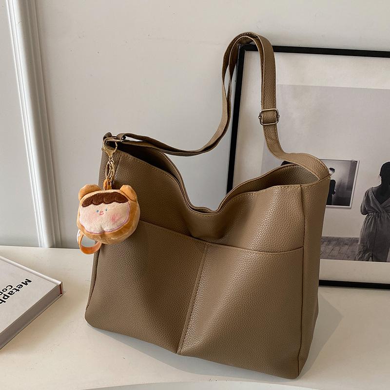 High End Niche Design Shoulder Bag for Women's New Commuter Tote Bag Fashionable and Versatile College Student Class Bag