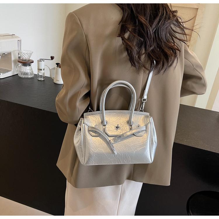 High-texture bag, new Yozi portable platinum bag, pearlescent glossy shoulder messenger bag.