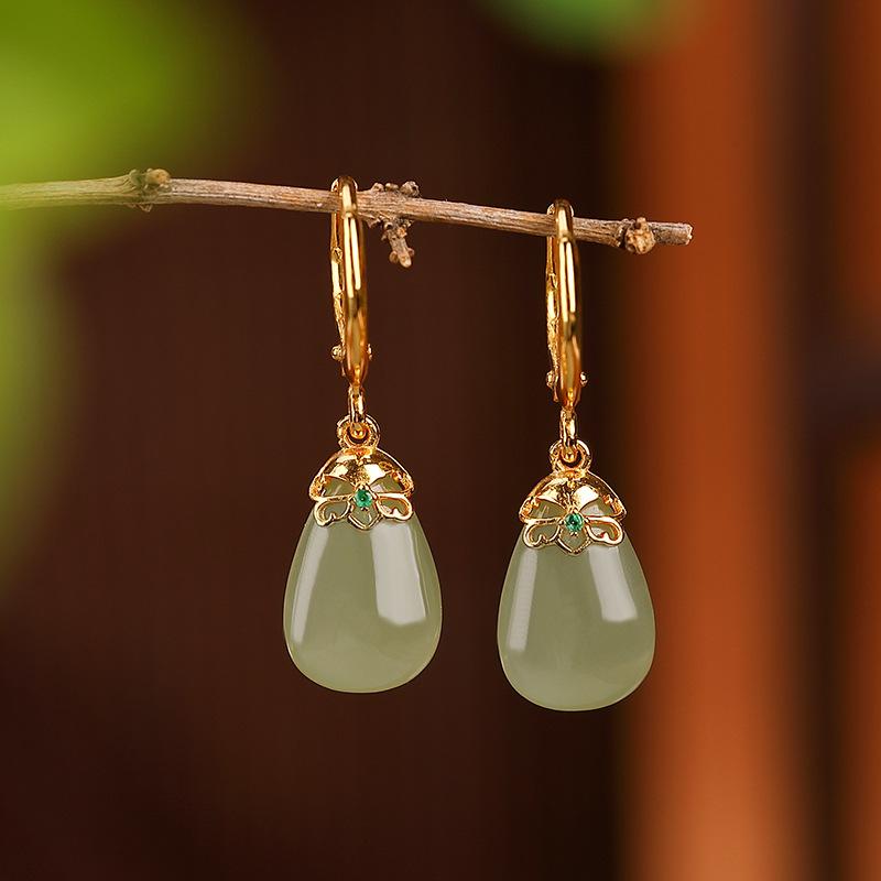 S925 Sterling Silber vergoldet Hotan Jade Saphir Temperament elegante Wassertropfen Ohrringe vielseitige weiße Ohrringe Ohrringe