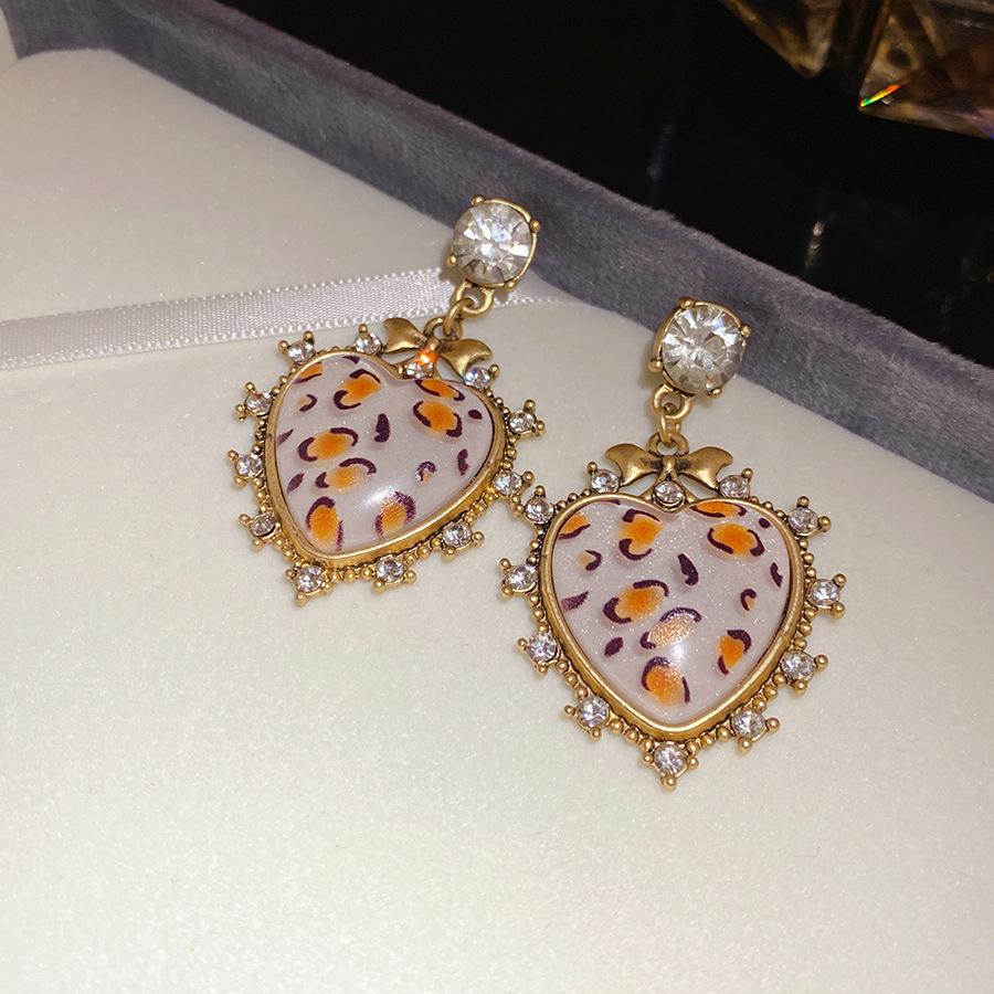 Silver Needle Leopard Print Diamond Tassel Earrings with Retro Ethnic Style and Unique Design.