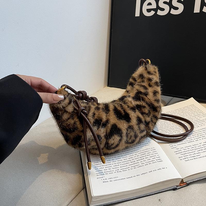 Plush Bag Women's Niche Leopard Print Shoulder Bag Popular Fashion Commuter Messenger Dumpling Bag