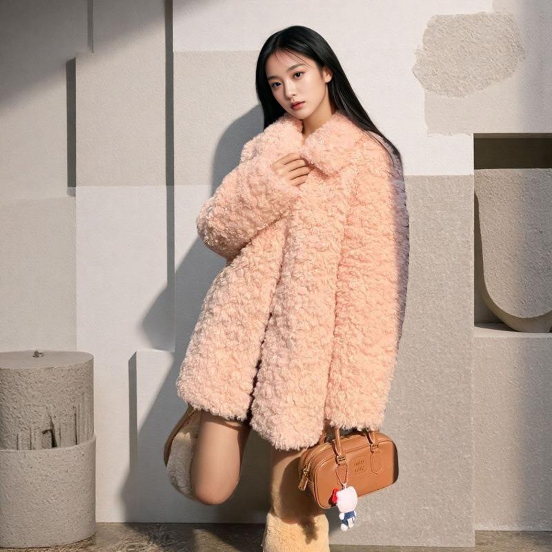 High-end imitation lamb wool coat for women's winter new thickened loose design lapel light environmentally friendly leather