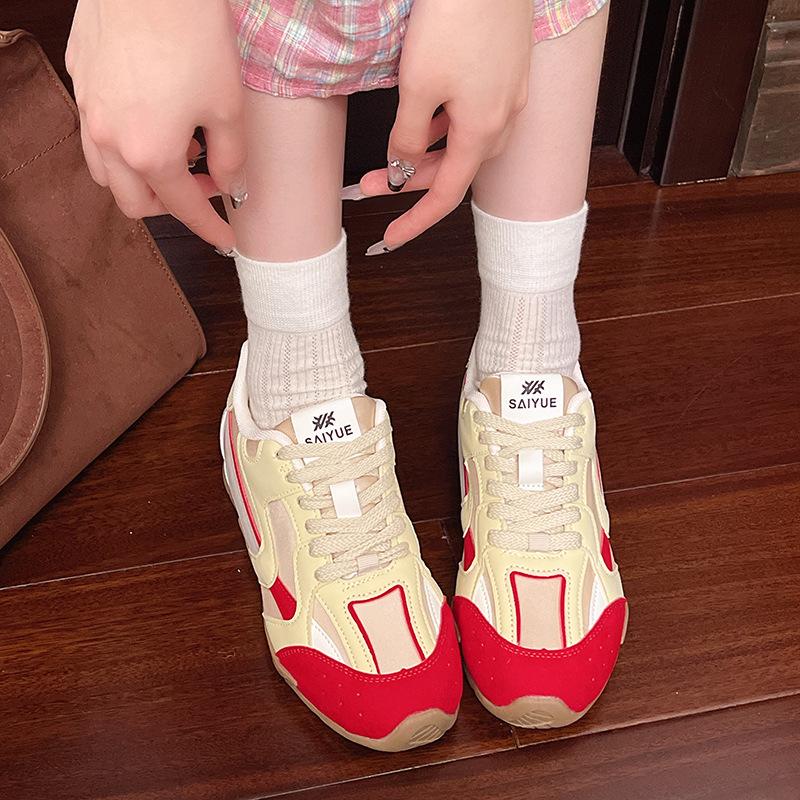 

The inner height is increased by 4cm, and the new silver breathable sneakers in spring are fashionable and versatile. 35 красный