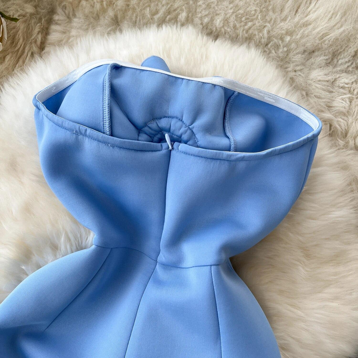 Элегантное платье с открытой спиной и высокой талией — фото 12