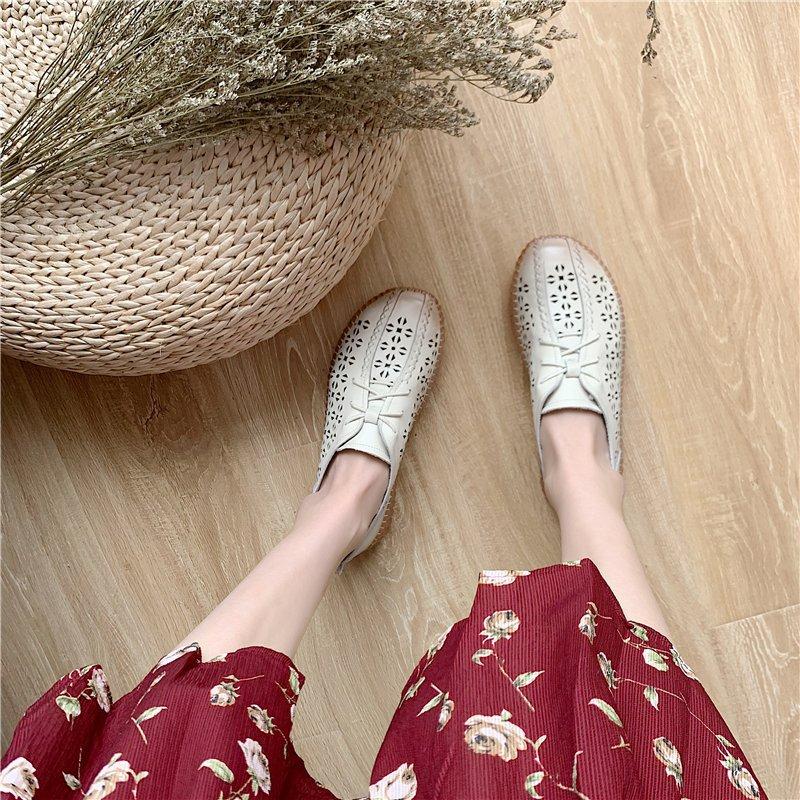 Plus size leather soft-soled hole shoes women's sandals 2026 spring and summer new breathable women's shoes handmade hollowed mother shoes