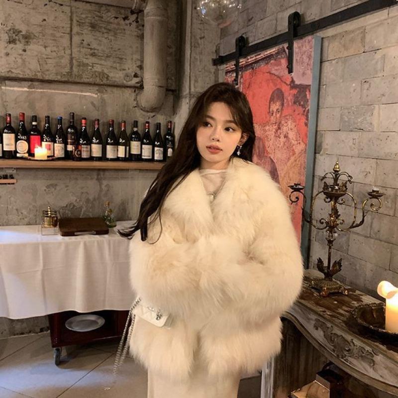 

Женская короткая теплая и тонкая новая шуба из искусственного лисьего меха S 80-47.5 kg