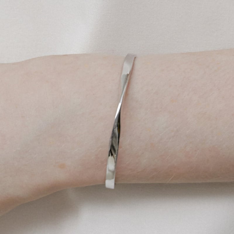 

by hyeres [925 silver] Twist edge bangle (Silver) BH7B52707W9 single type