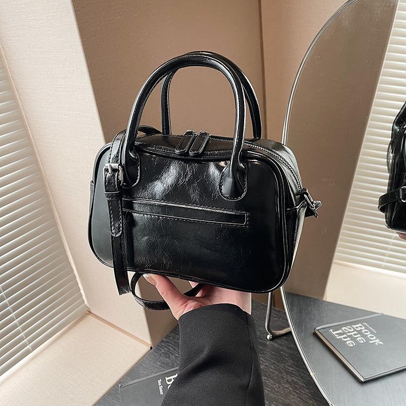 Retro Pillow Bag Women's New Autumn and Winter Niche Shoulder Messenger Bag Portable Work Commuter Bag