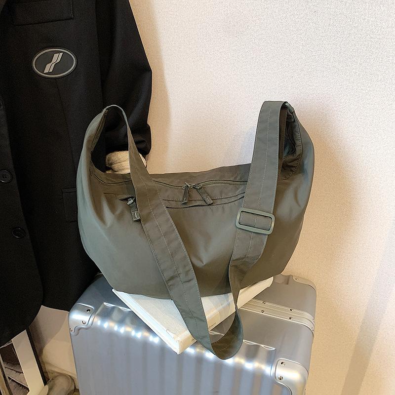 Large Capacity Nylon Bag Shoulder Messenger Bag 2025 New Urban Simple Dumpling Bag Solid Color Casual Student Bag