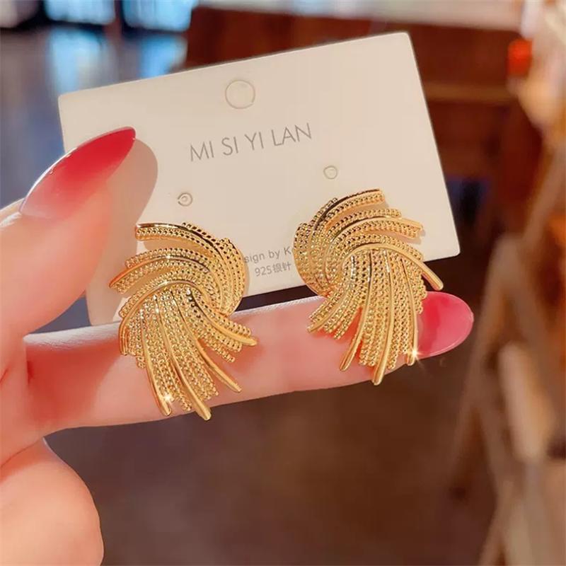 Exaggerated Unique Fashion Korean Metal Weaving Stud Earrings for Women Girl Gift Jewelry Wholesale
