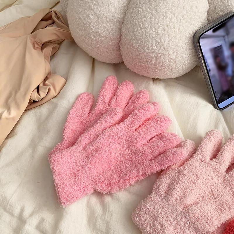 1Pair Anti Pilling Student Cute Writing Warm Gloves Gift Winter Fashion Coral Fleece Practicality Touchscreen Gloves Minimalist