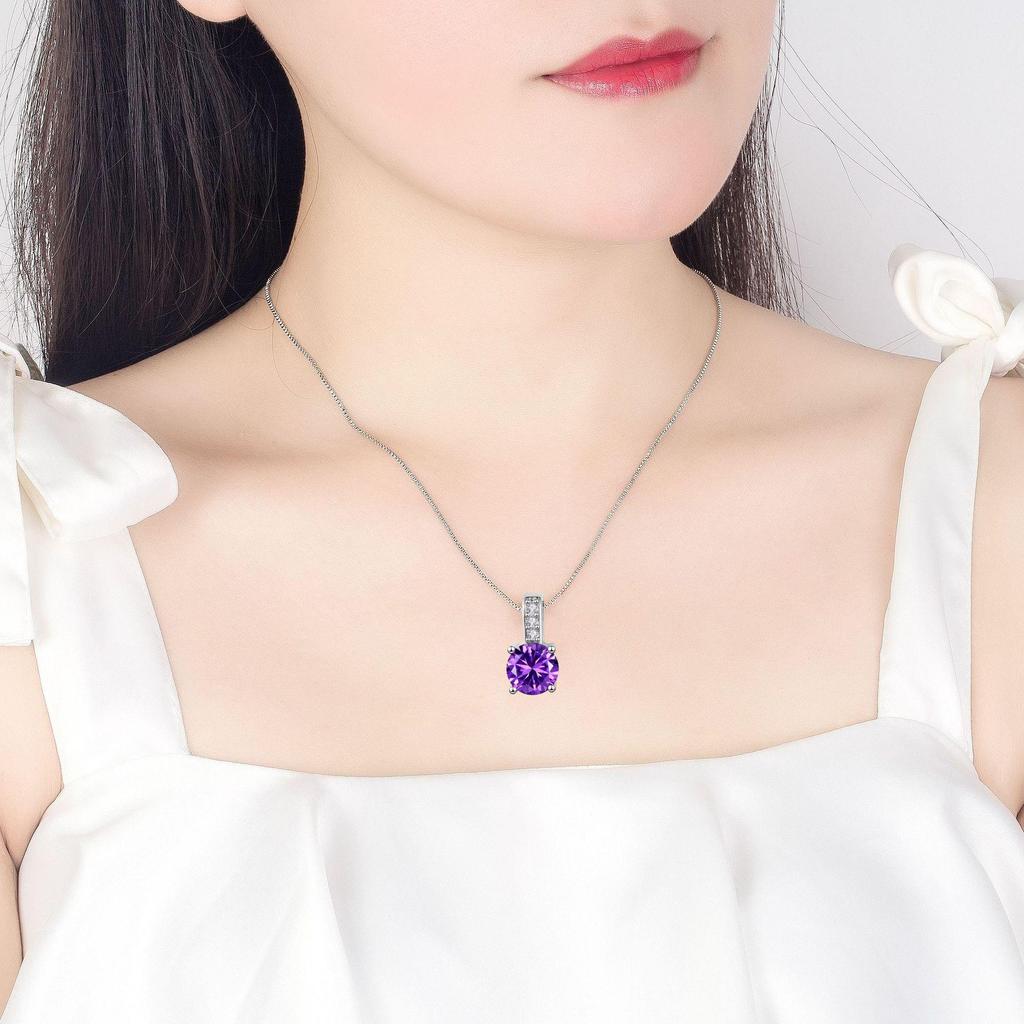 Yi Hua 2 Carat Round Diamond Square Pendant Clavicle Necklace
