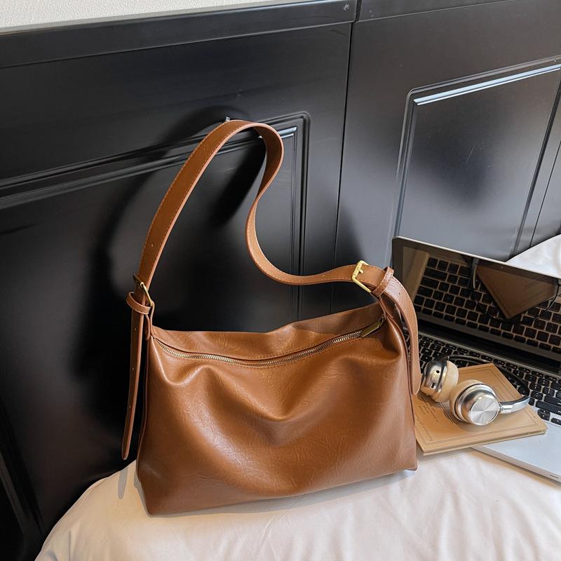 

Korean version niche retro underarm bag women s bag 2025 new trendy and fashionable commuter shoulder bag casual simple small square bag