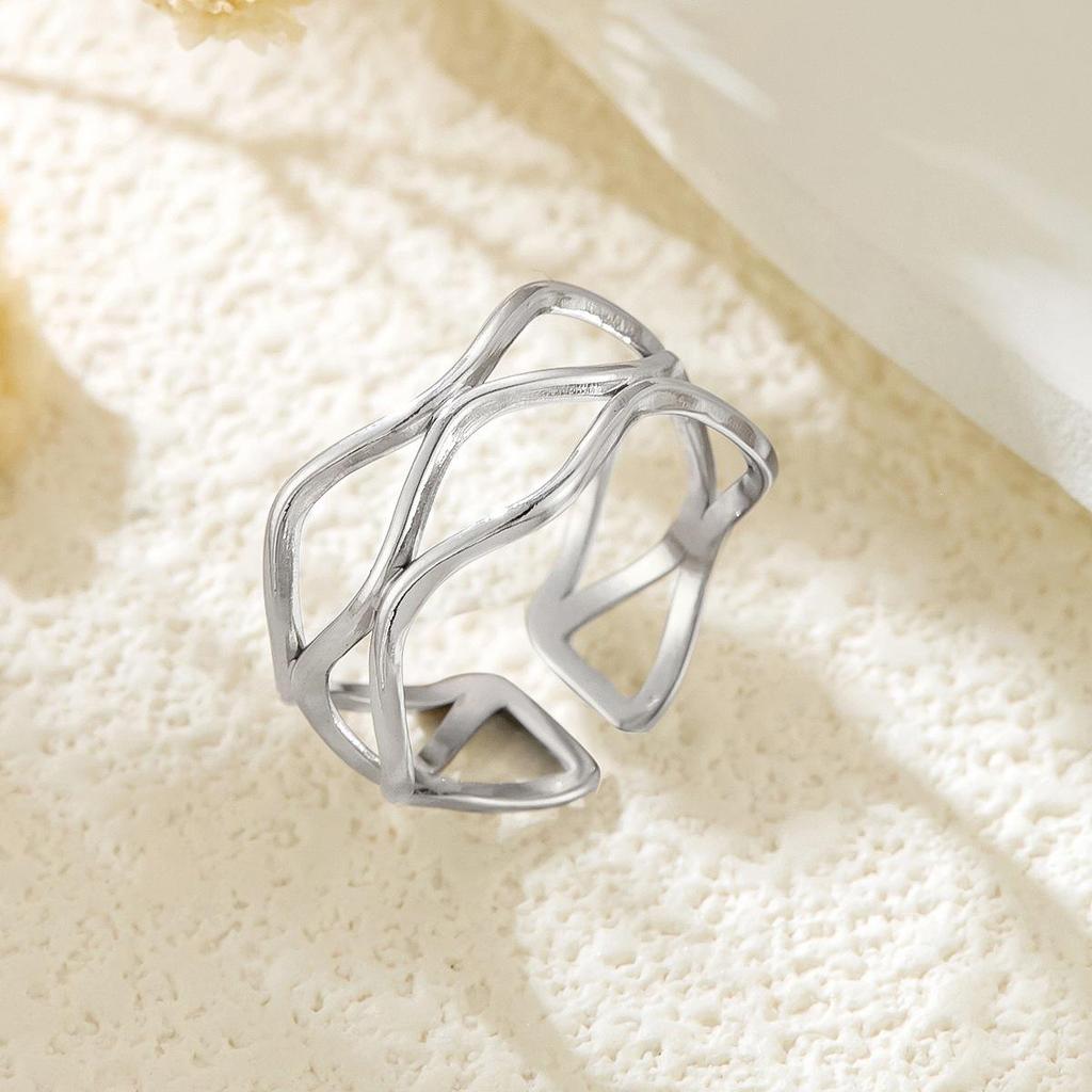 Elegant Wave Ring for Women - 18K Gold Electroplated Stainless Steel