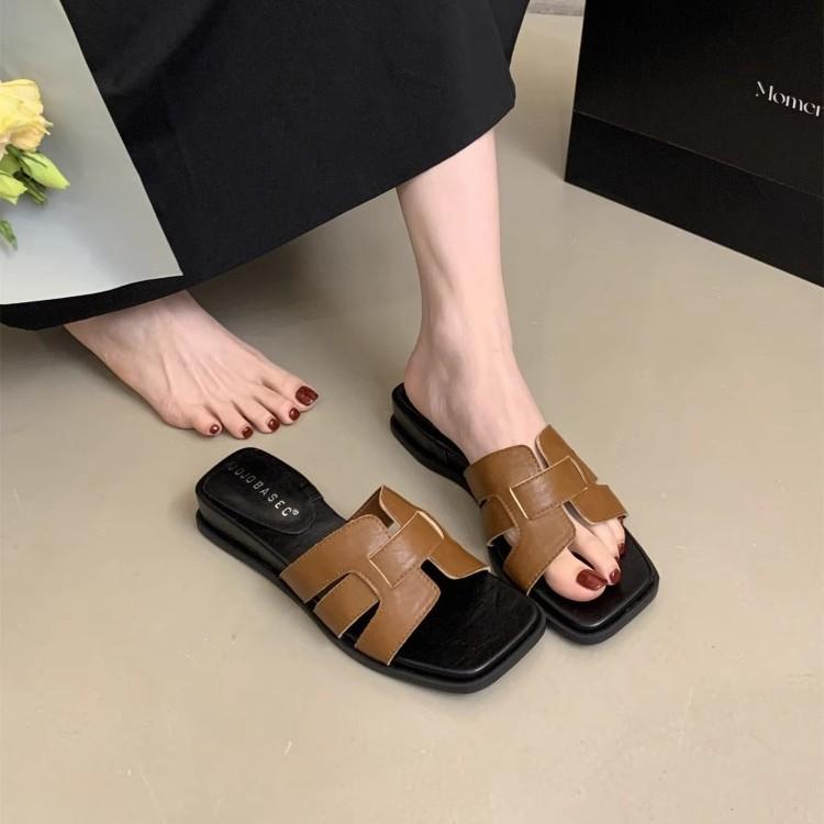 Keilabsatz Plateau Pantoletten Damen Sommerbekleidung 2025 neu Urlaub mit Rock Ein-Wort Französisch atemberaubende Sandalen mit eckiger Spitze