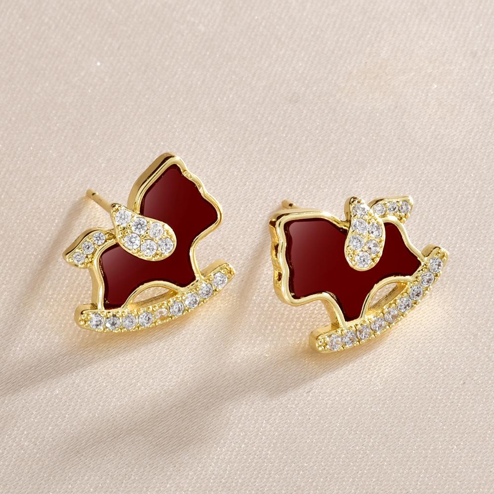 2026 год Лошади Красные Качающиеся Лошадки Серьги-Гвоздики Микро-Инкрустация Цирконами Зодиакальные Украшения для Женщин