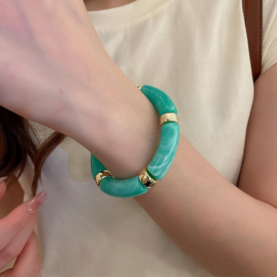 Irregular Round Shell Retro Court Style Bracelet - Light Luxury & High-End Women's Jewelry