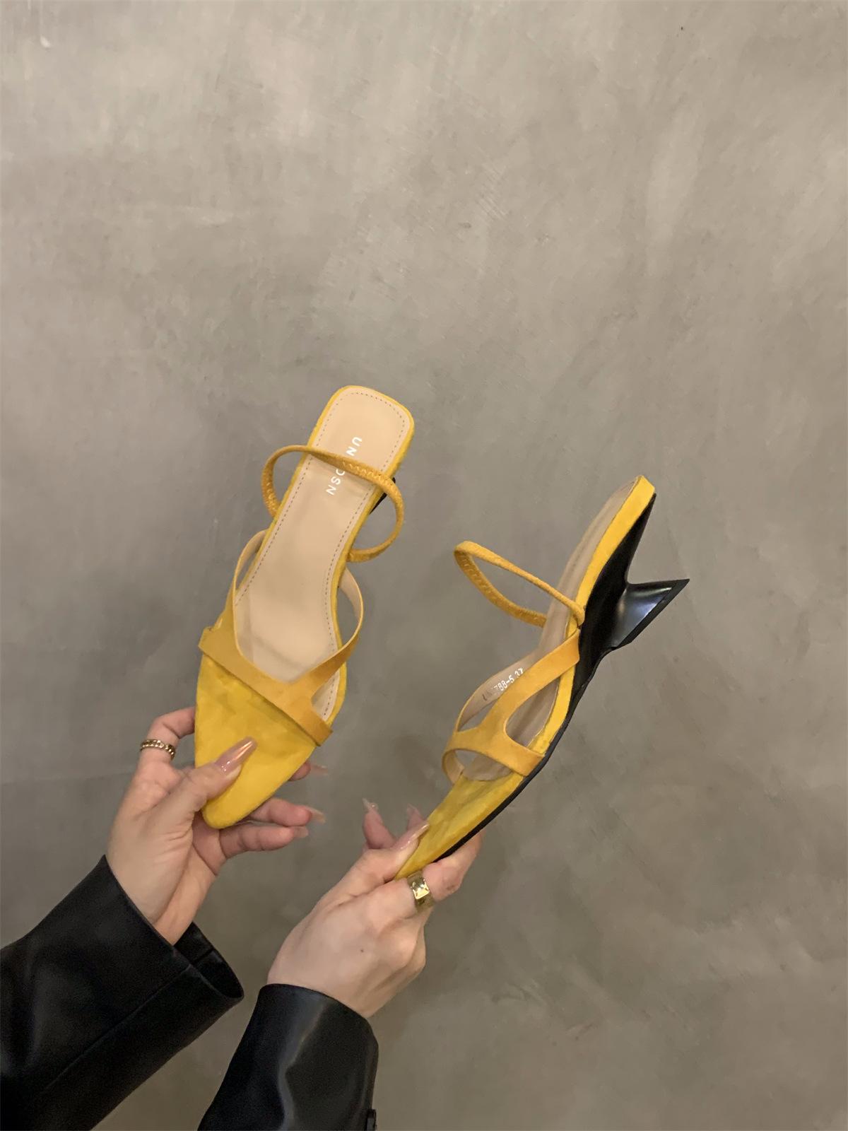 

Wedge heel red one-word slippers fairy shoes wear 2025 summer with skirt French sandals 35