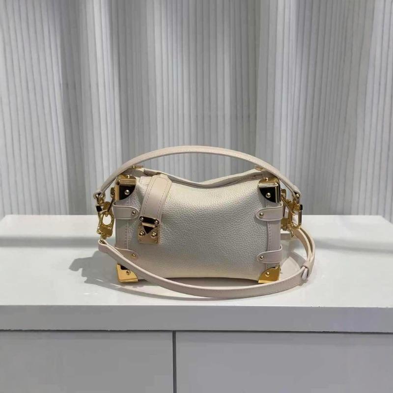 

Кожаная женская сумка-коробка модная сумка подмышку средневековая сумка универсальная сумочка новая металлическая нишевая сумка на плечо в стиле легкой роскоши 19*12.5*8cm белый