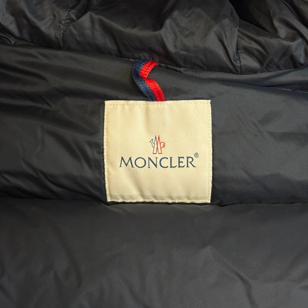 Moncler Short Nylon AVOCE Down Jacket Navy Nylon Used