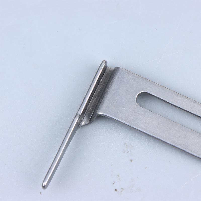Industrial Sewing Machine Zigzag Foot Three Needle Five Thread Adjustable Edge Guide Designed for Heavy Duty Garment Production
