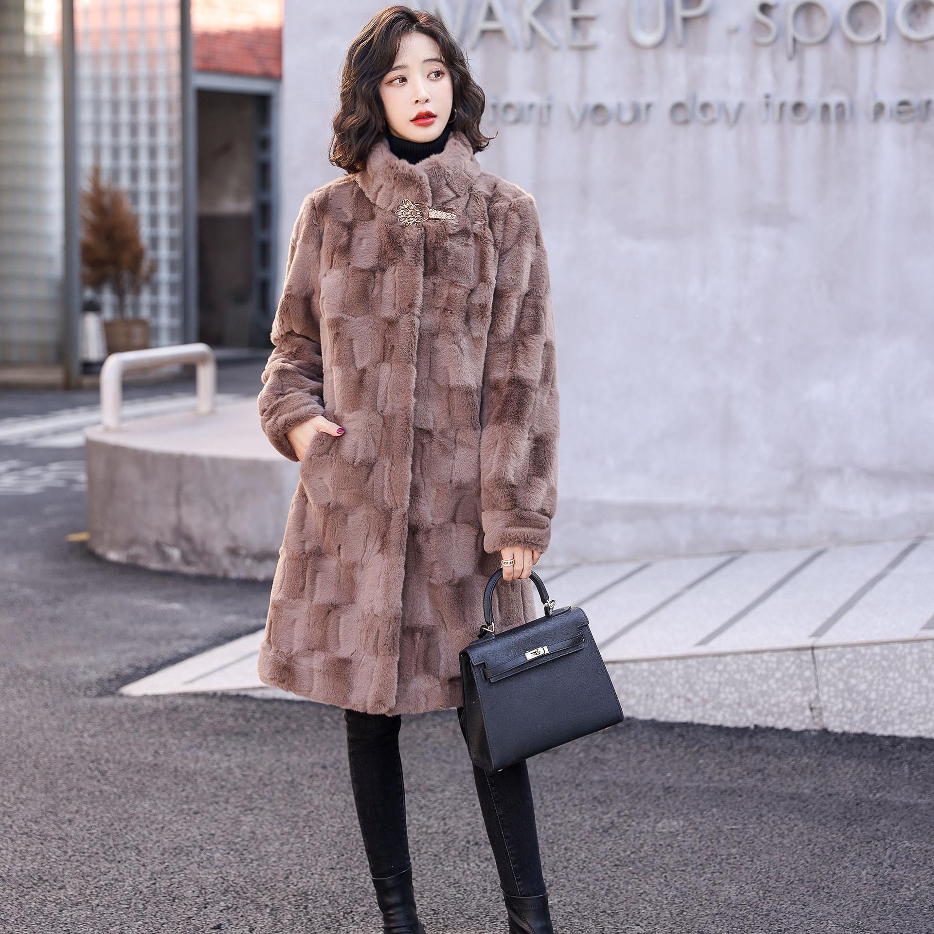 

Haining Long Mink Fur Coat for Women - High-End Winter Style 4XL (140-155 kg) чорний