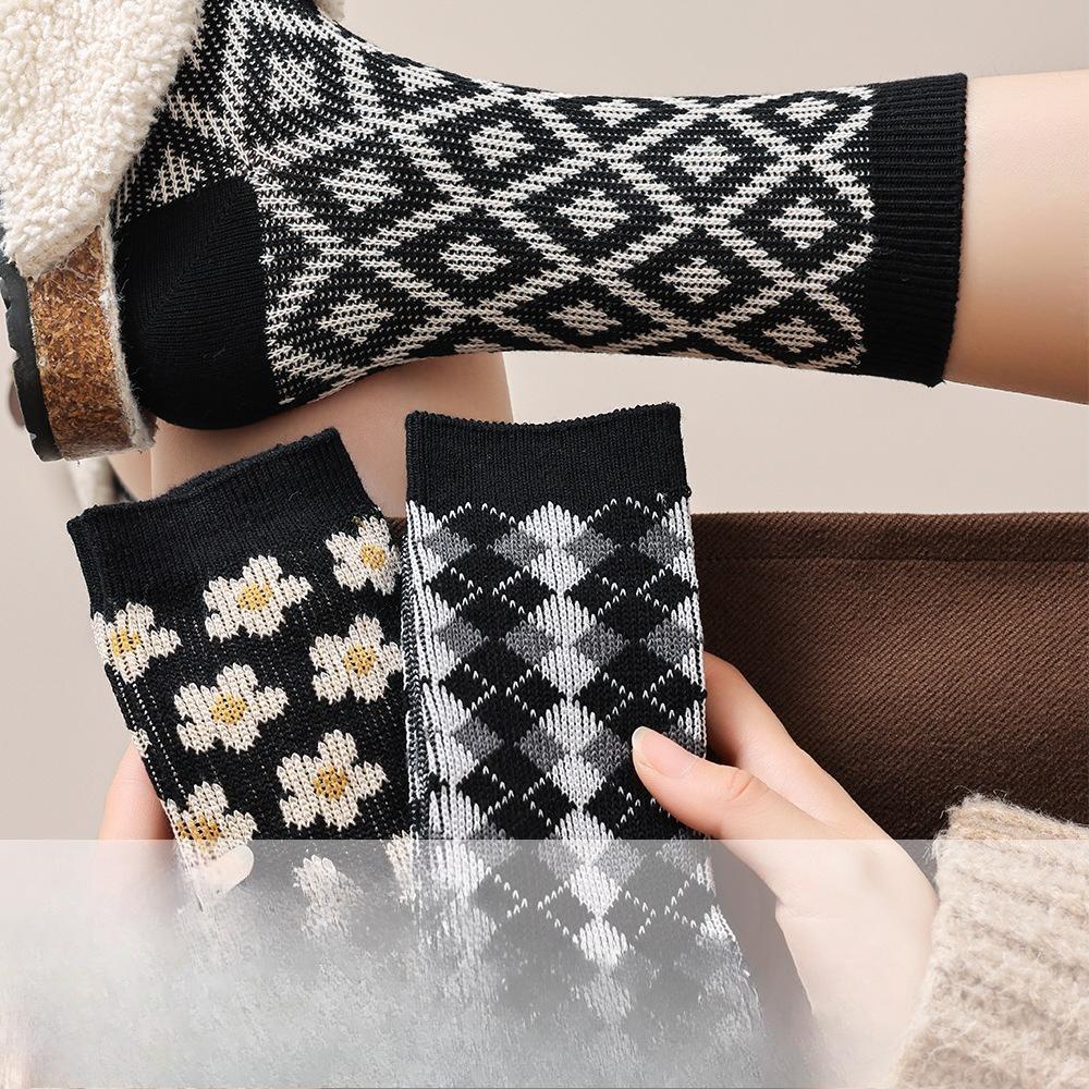 Breathable Mid-calf Socks, Sporty Retro Artistic Pile Socks for Autumn and Winter