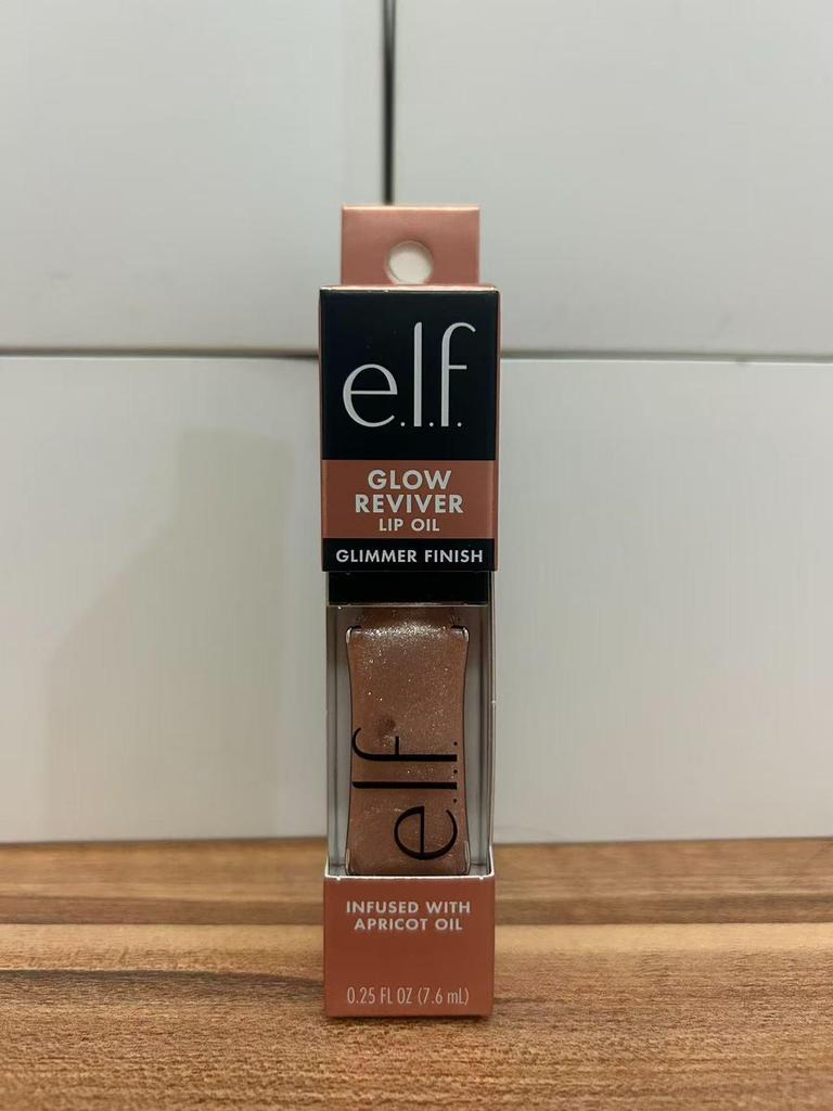Cross Elf Farbiges Lipgloss Glow Reviver: Göttisches Wein-Lippenöl mit feuchtigkeitsspendendem und pflegendem Schimmer.