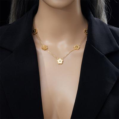 Pozłacany naszyjnik z łańcuszkiem i stacjami w kształcie kwiatów, Naszyjnik, Minimalistyczny choker ze stali nierdzewnej z delikatnym wisiorkiem w kształcie koniczyny, Wodoodporna minimalistyczna biżuteria dla kobiet, Prezent