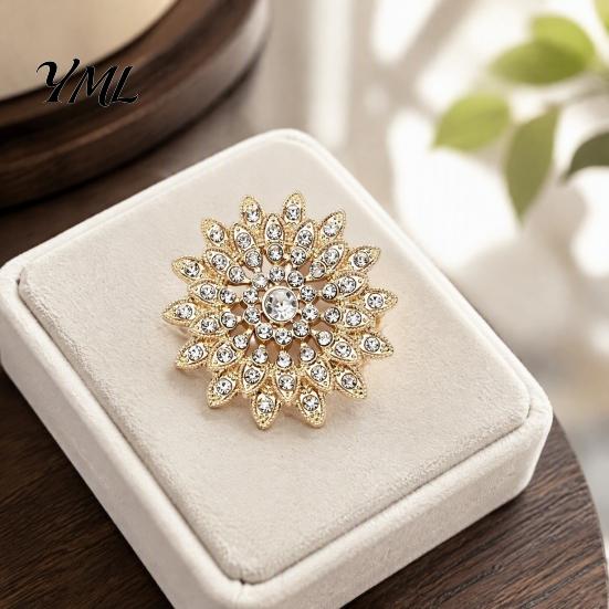 Women Jewelry Accessory Sparkling Rhinestone Sunflower Brooch, Golden Plated Floral Lapel Decorative Coat Brooch Pin, Dainty Clothing for Girls Hollow