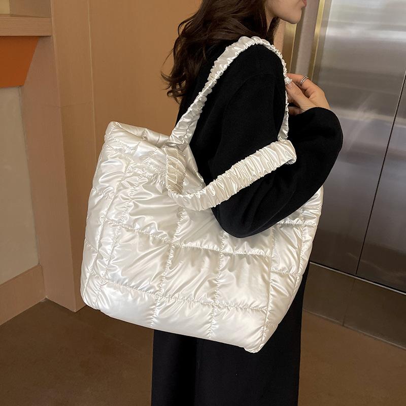 Autumn and Winter Cotton Bag Casual Large-capacity Tote Bag Women's 2025 New Trendy Fashion Diamond Commuter Shoulder Armpit Bag