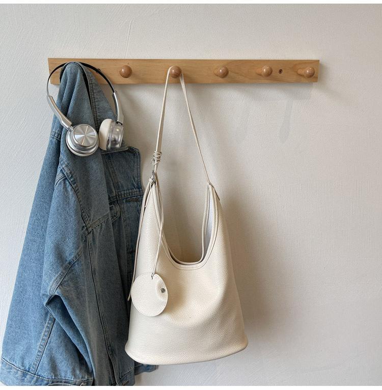 Casual lazy wind bag women's new simple and versatile large-capacity commuting shoulder messenger tote bag