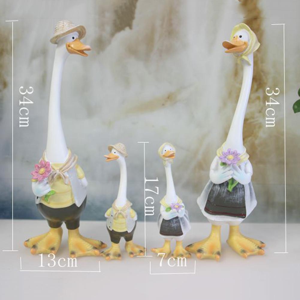 Resin Duck Garden Statue Desktop Ornaments Cartoon Duck Landscaping Statue Christmas Gifts Home Decor for Living Room TV Cabinet