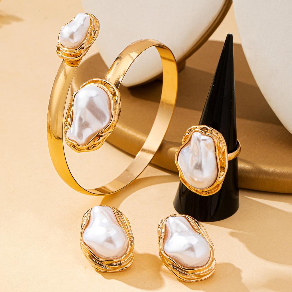 Damen-Schmuckset, Modisches Armband im Barockstil, Ring und Ohrringe, Geeignet für den täglichen Gebrauch, Partys und als Geschenk