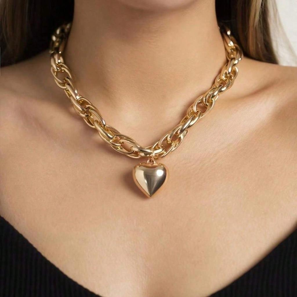1 Fashionable, Lightweight and Luxurious Heart-shaped Pendant Necklace, Bohemian Style Hollowed Out Necklace, Daily Wear, Gift Giving