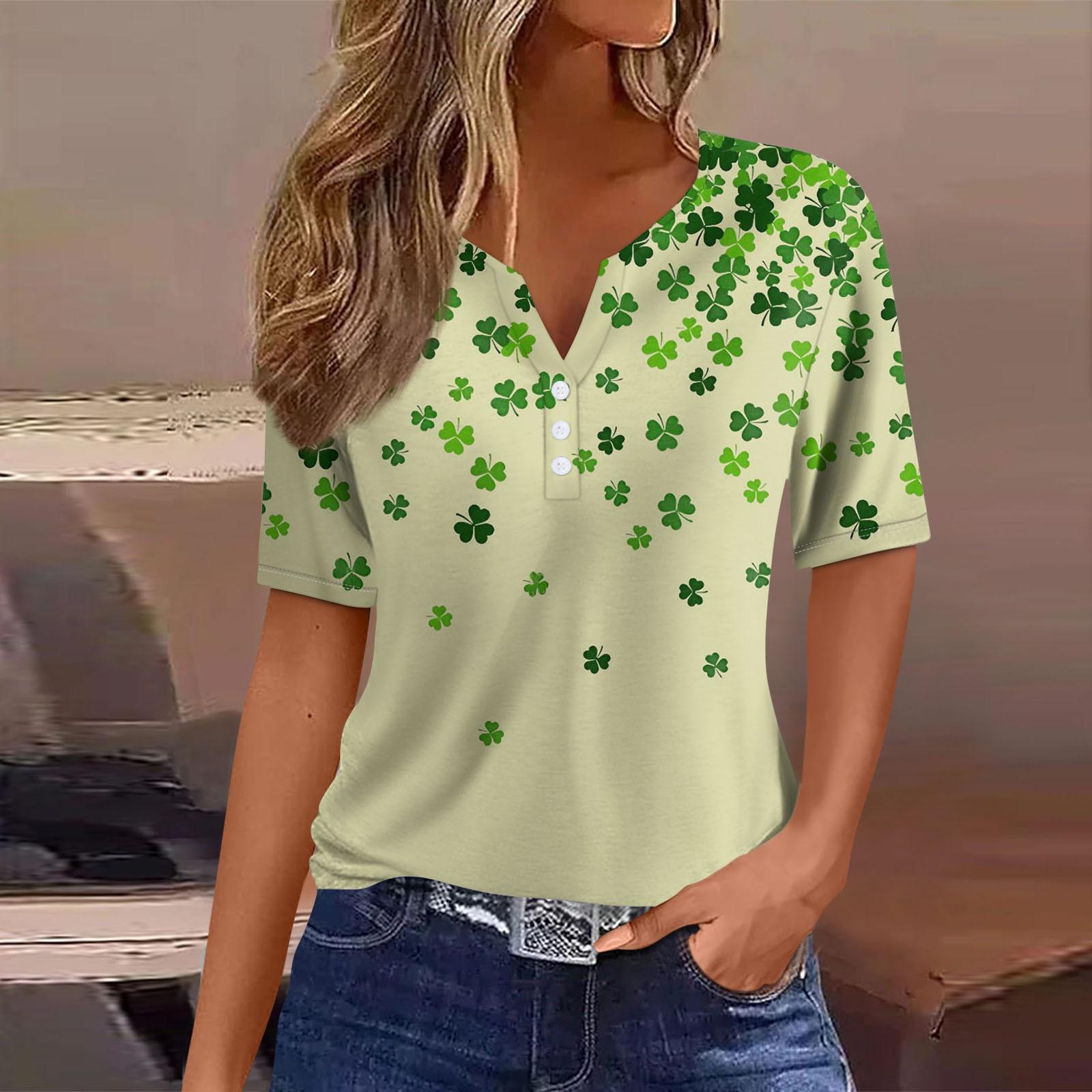 

Женская повседневная одежда St. Футболка с короткими рукавами и V-образным вырезом, декоративными пуговицами и принтом ко Дню Святого Патрика XL бежевый