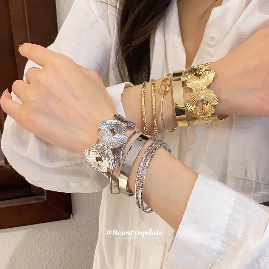 Elegant Metal Knotted Pleated Butterfly Bracelet: High-End European and American Style for Women