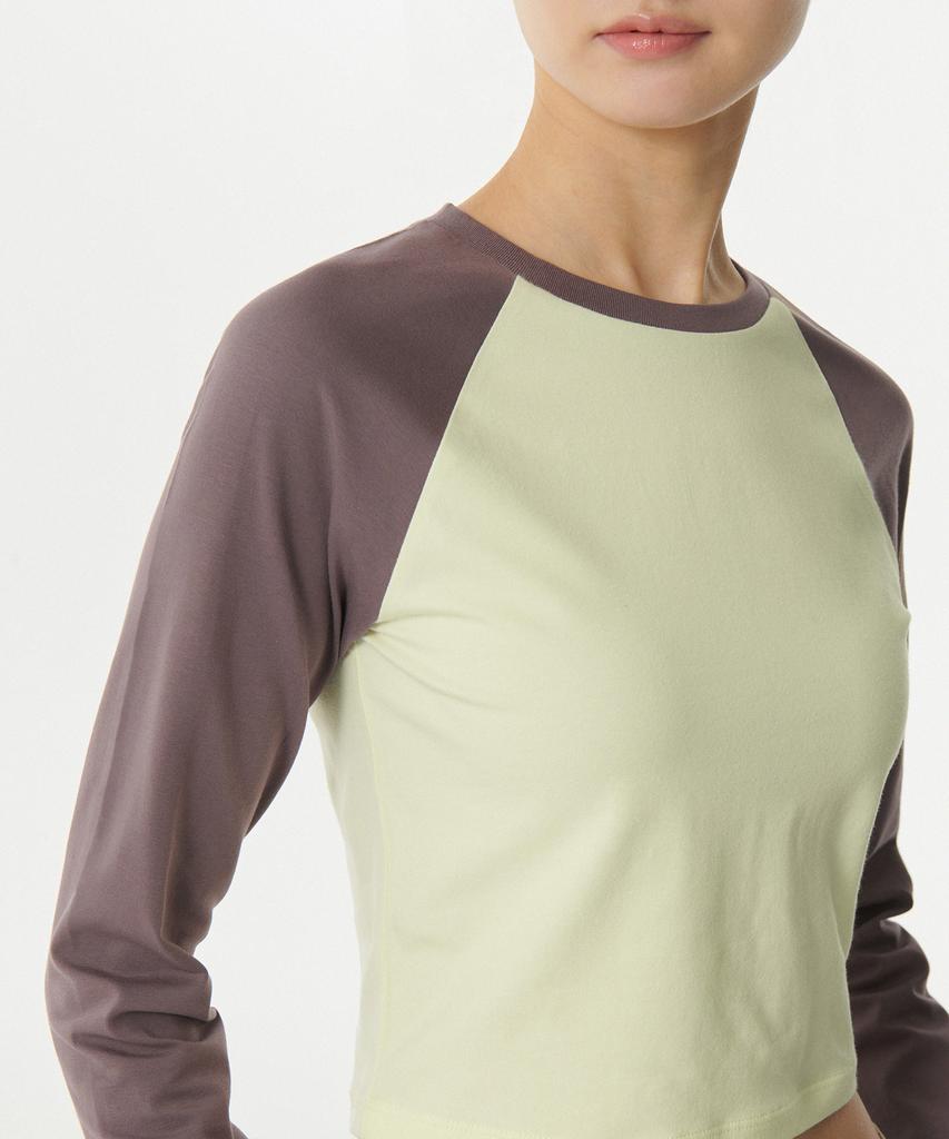 MUSINSA STANDARD WOMAN Women'S Slim Crop Raglan Long Sleeve T-Shirt [Lemon/Red Brown]