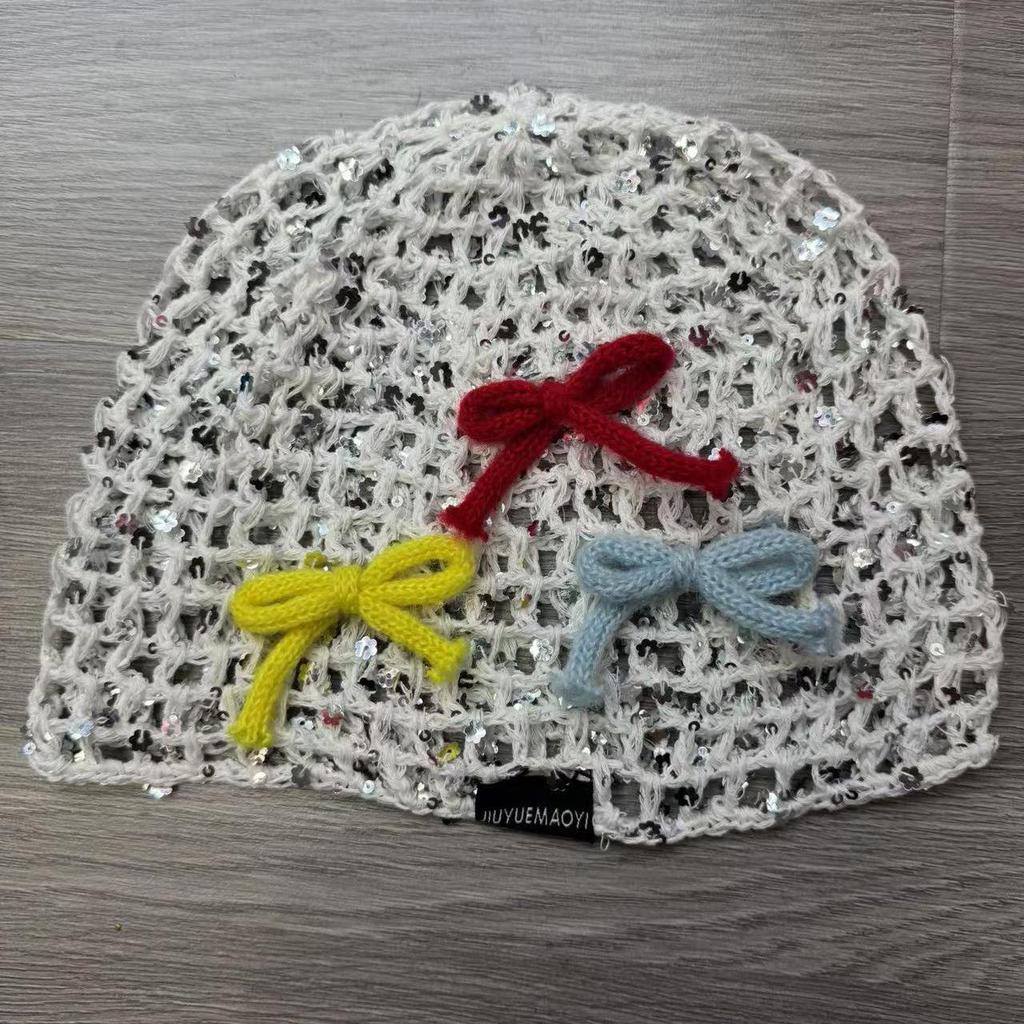 Cappello Berretto in Lavorazione a Maglia con Paillettes e Fiocco Coreano per Donna: Copricapo alla moda in rete di lana