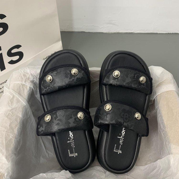 Französische High-End-Cool-Slipper mit dickem Boden für Damen-Sommerbekleidung 2024 neu modisch vielseitiger Rock sanfter Ein-Wort-Schlappen