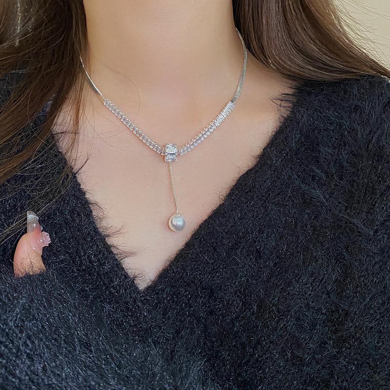 Teardrop Heart Pendant Rhinestone Choker - Elegant Women's Necklace