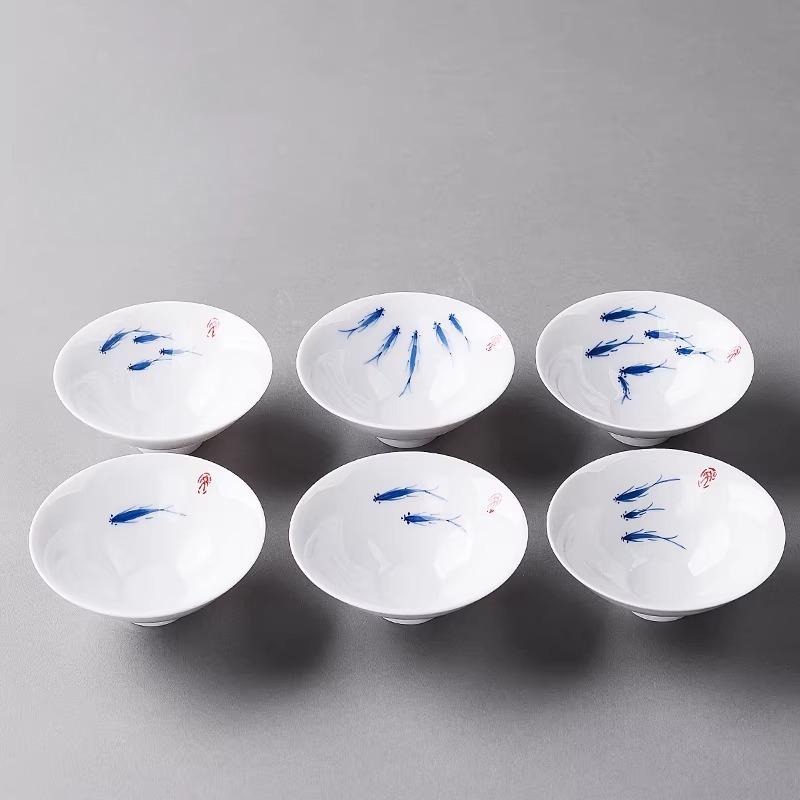 

6pcs 30ml Ceramic Tea Cup Set Hand Drawn Small Fish Hat Cup Jingdezhen Blue and White Tea Cup Chinese Style Drinking Utensils 8x3cm 30ml