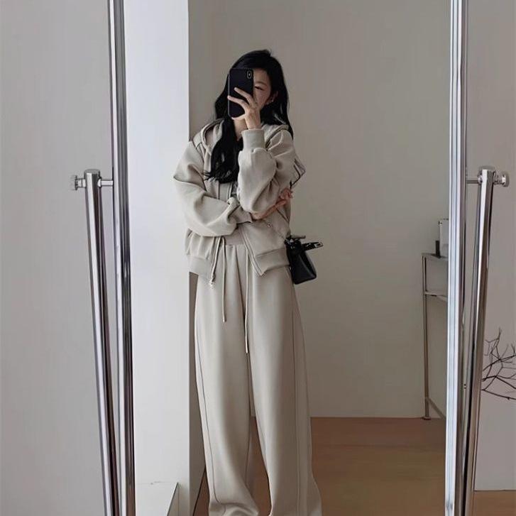 Plus Size Women's Autumn Sportswear Set - Fashionable Slimming Two-Piece Suit (Fits Up to 200 lbs).